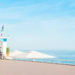 50 Meters From The Beach ! Best Location In Nice