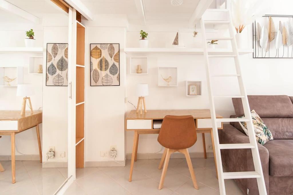 Apartment 50 Meters From The ! Location In
