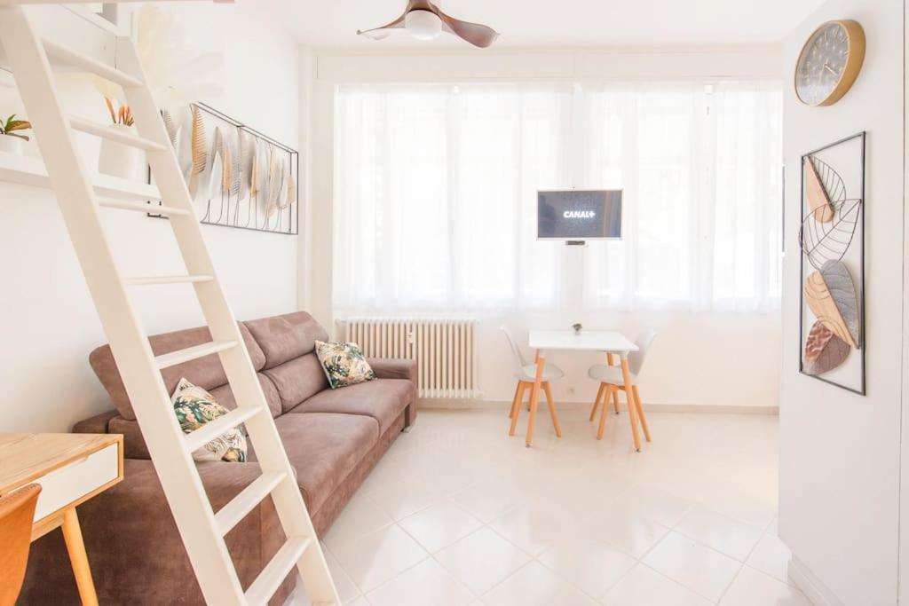 Apartment 50 Meters From The ! Location In Nizza
